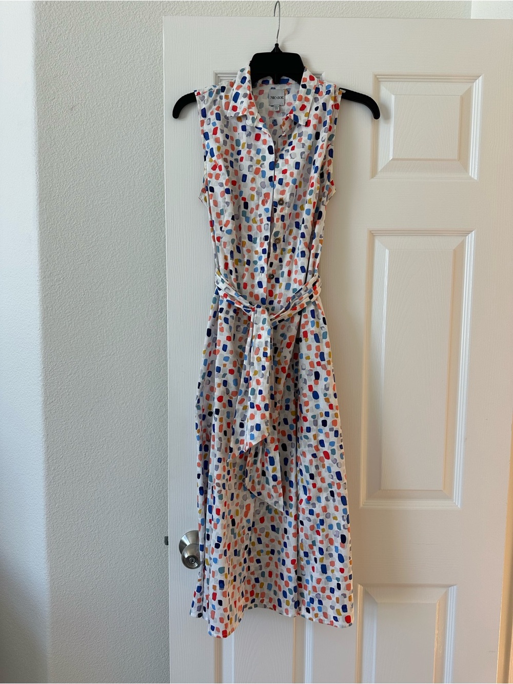 NIC+ZOE White Sleeveless Midi Shirt Dress with Multicolor Dot Print